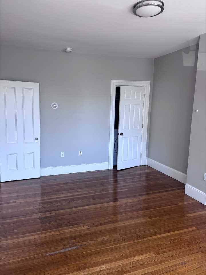 548 E Broadway #2 - Photo 4 of 17