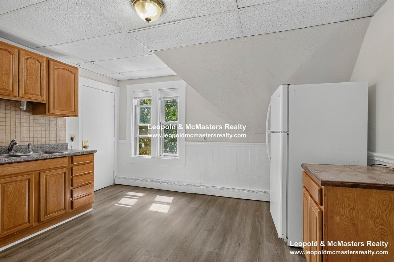 139 Greenwood St #3 - Photo 3 of 15