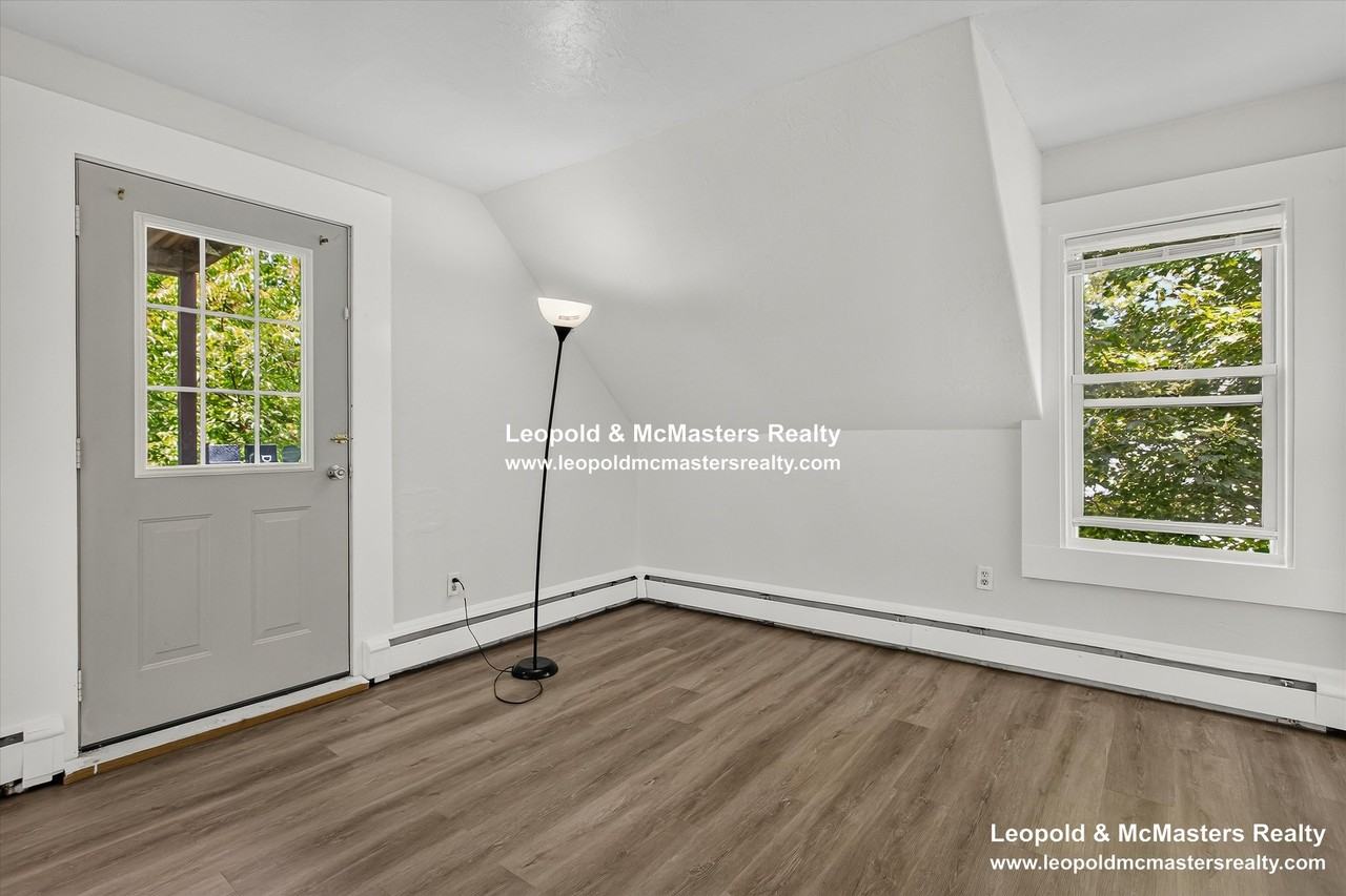 139 Greenwood St #3 - Photo 4 of 15