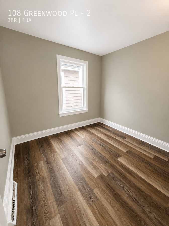 108 Greenwood Pl #2 - Photo 3 of 8