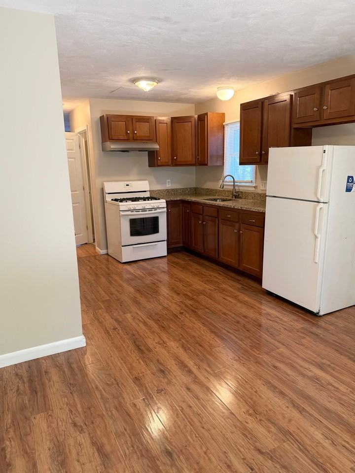 730 Manton Ave #B - Photo 3 of 12