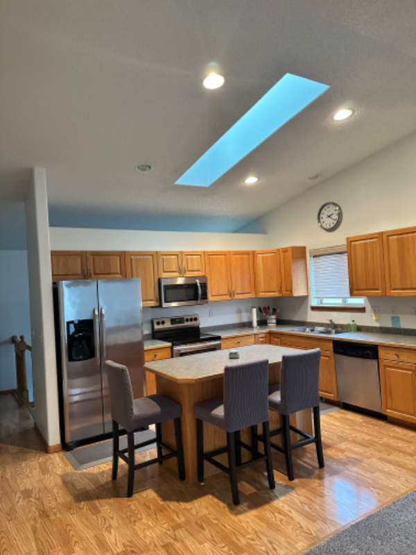 1058 Parkway Dr - Photo 2 of 11