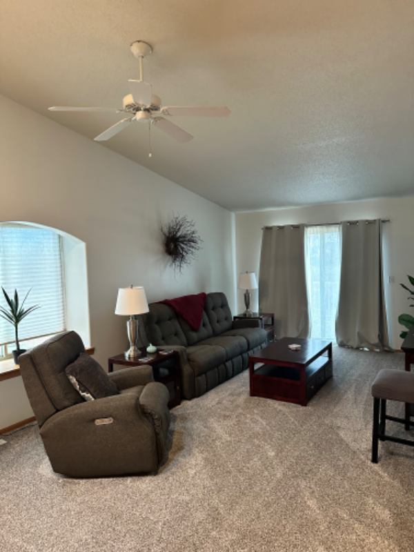 1058 Parkway Dr - Photo 4 of 11