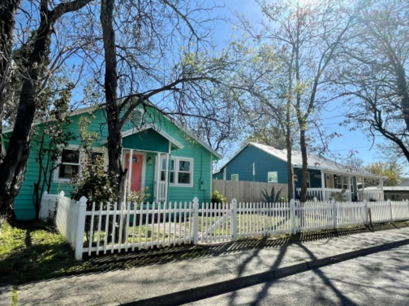 1063 Gilbert St - Photo 3 of 37