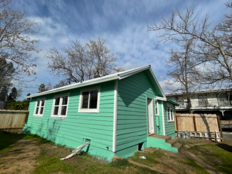 1063 Gilbert St - Photo 5 of 37