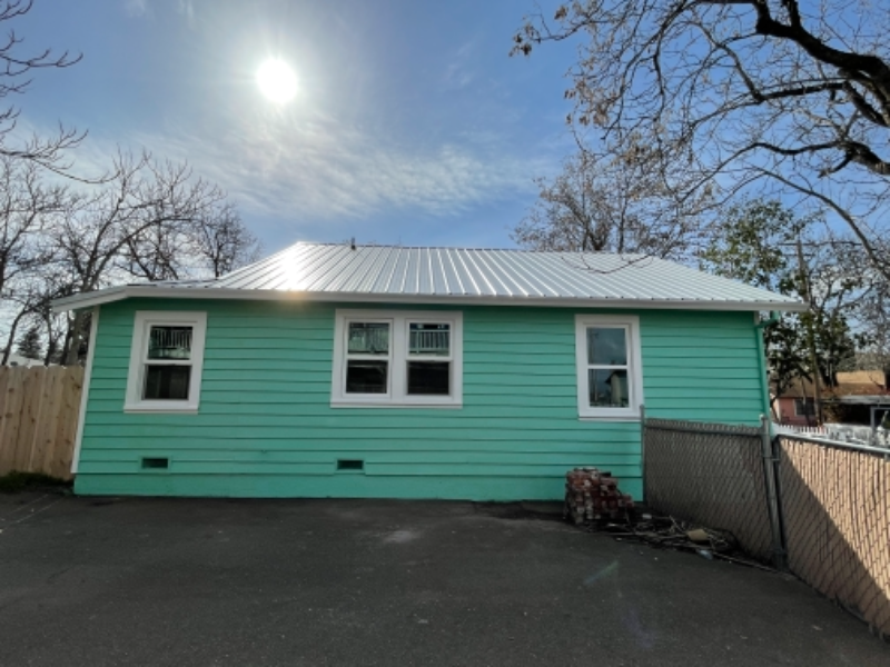 1063 Gilbert St - Photo 7 of 37