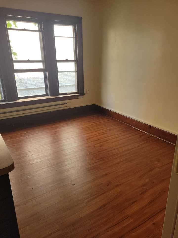 314 E Chicago St #9 - Photo 2 of 4