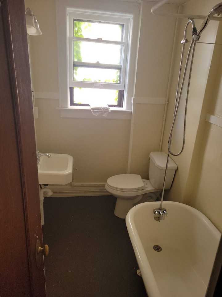 314 E Chicago St #9 - Photo 3 of 4