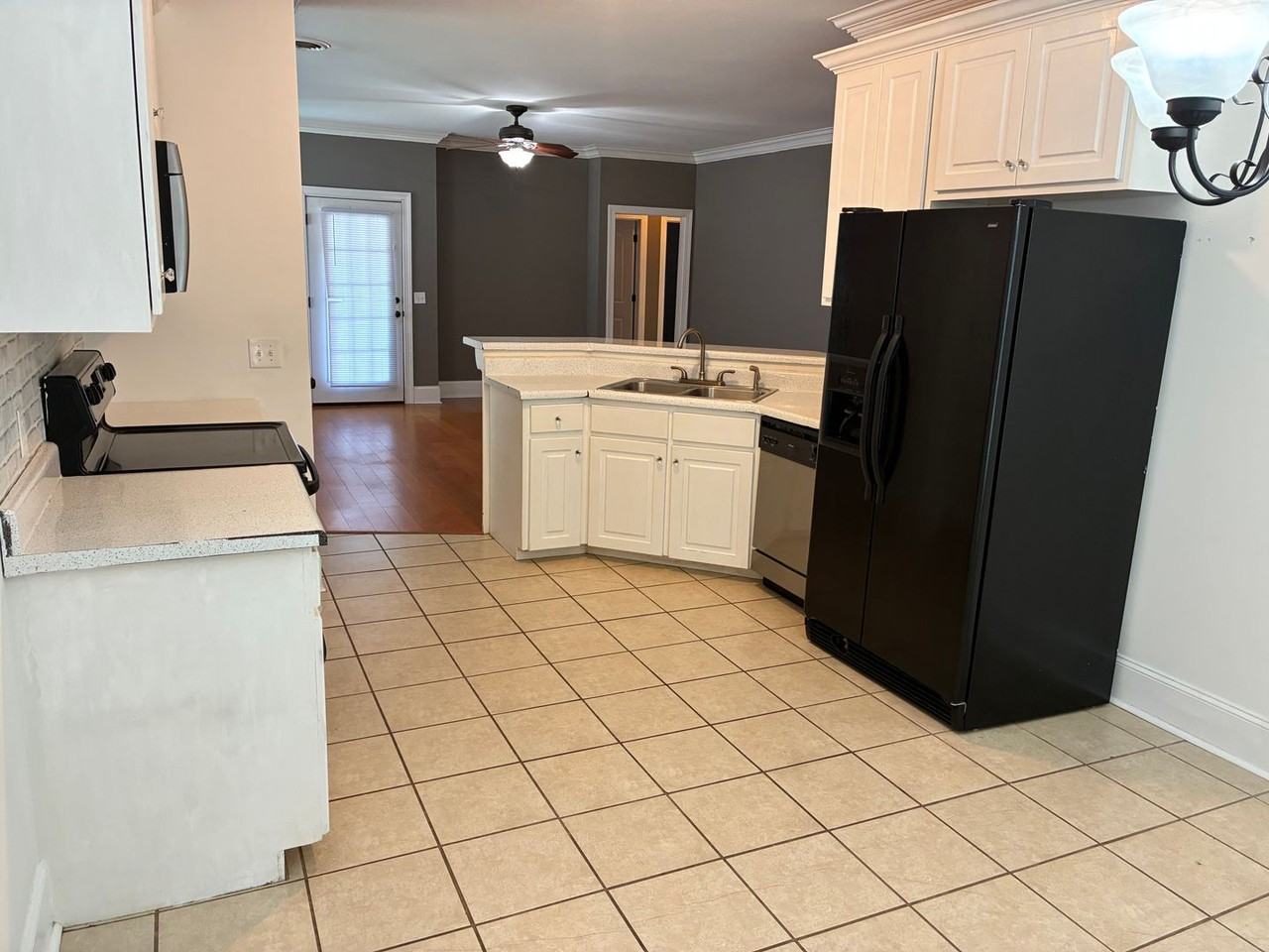 233 Forest Glen Dr - Photo 4 of 13