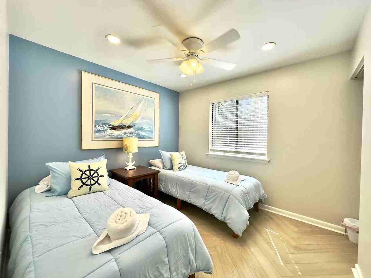 111 Seaparc Ct #B - Photo 3 of 16
