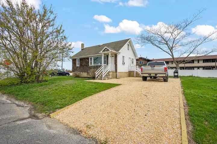 218 Channel Dr - Photo 2 of 10