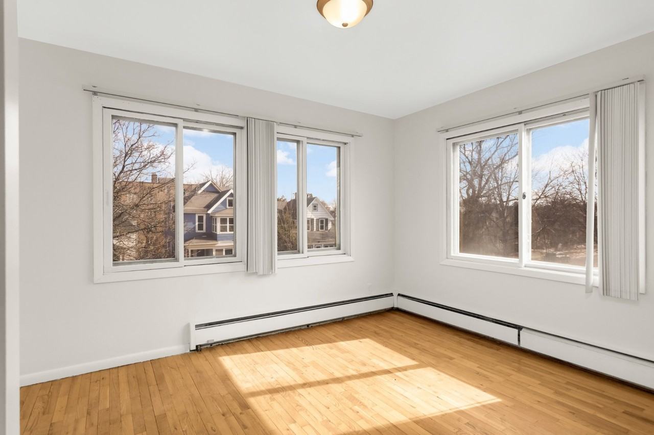 3308 Girard Ave S #304 - Photo 2 of 10