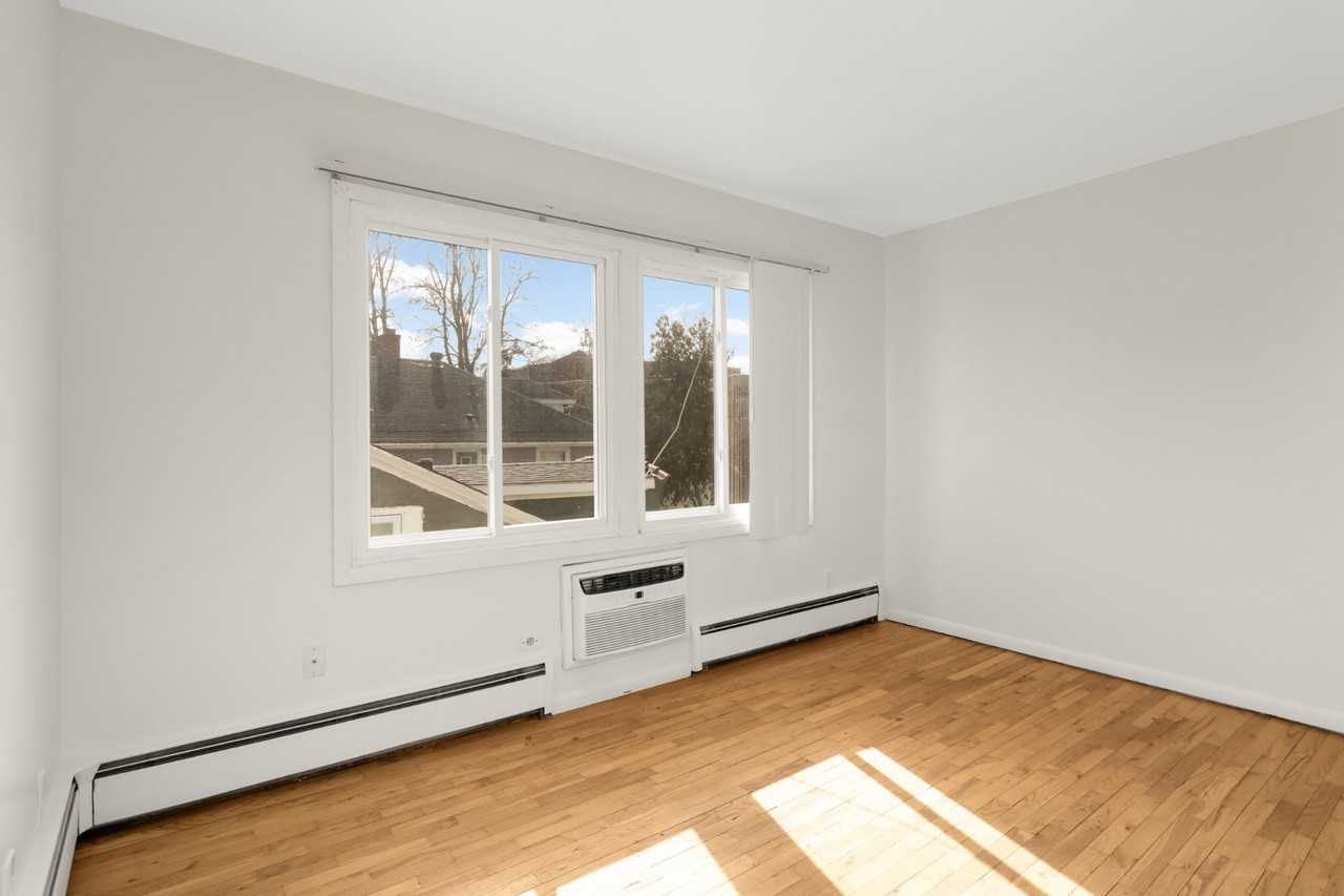 3308 Girard Ave S #304 - Photo 3 of 10