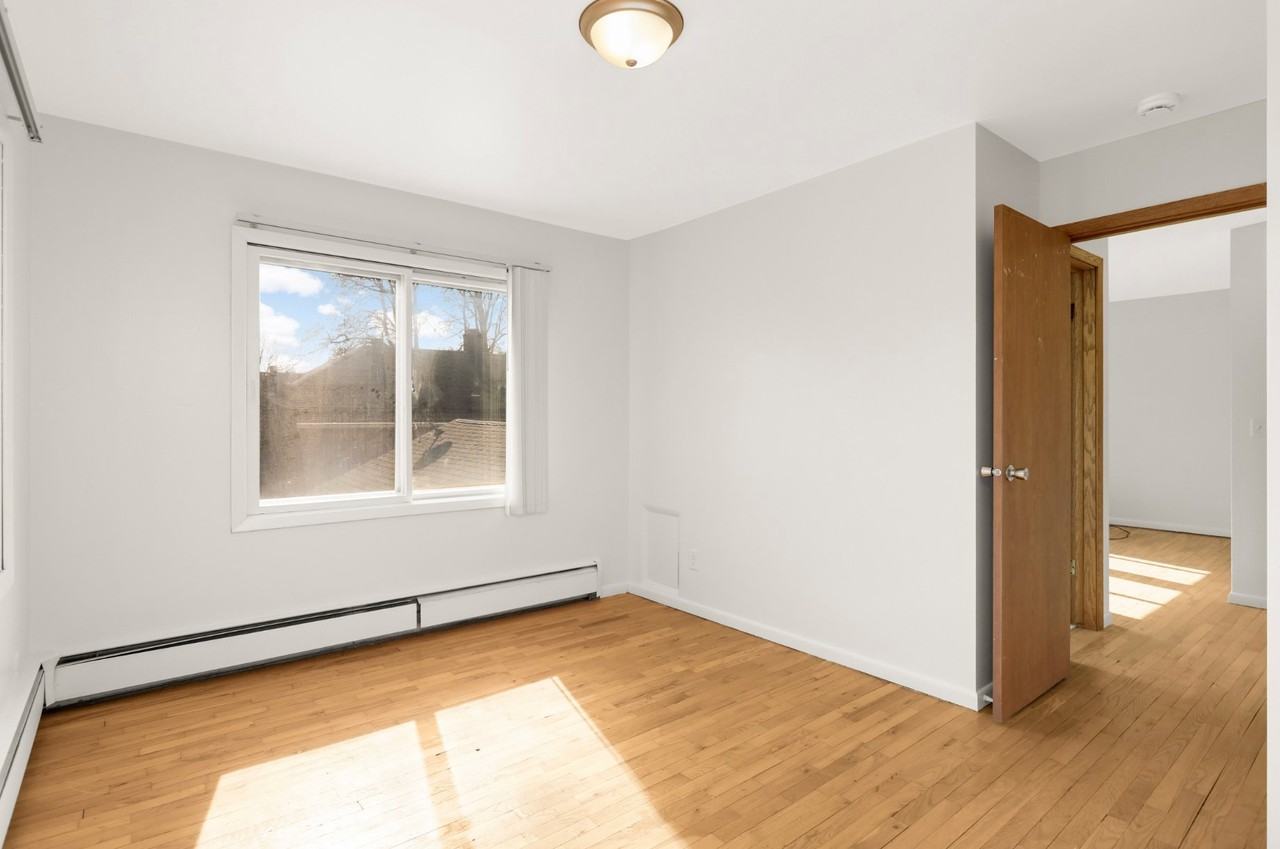 3308 Girard Ave S #304 - Photo 5 of 10