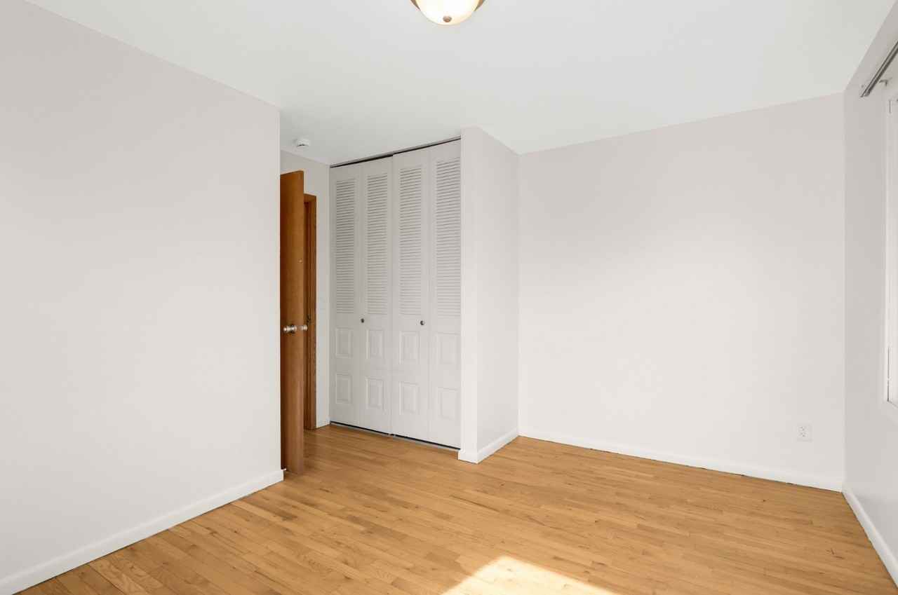 3308 Girard Ave S #304 - Photo 6 of 10