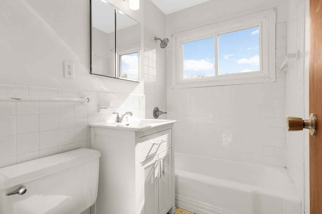 3308 Girard Ave S #304 - Photo 7 of 10