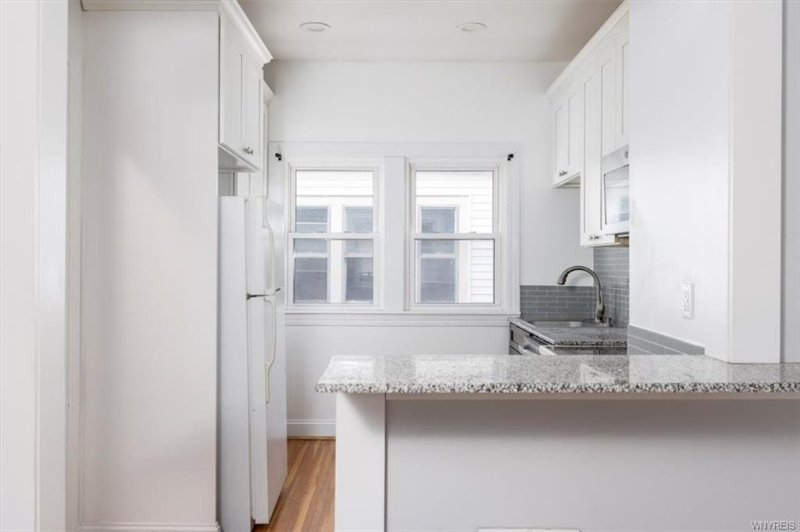 143 Hartwell Rd - Photo 3 of 11