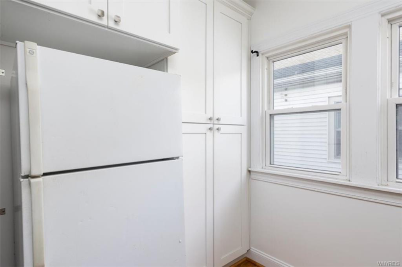 143 Hartwell Rd - Photo 4 of 11