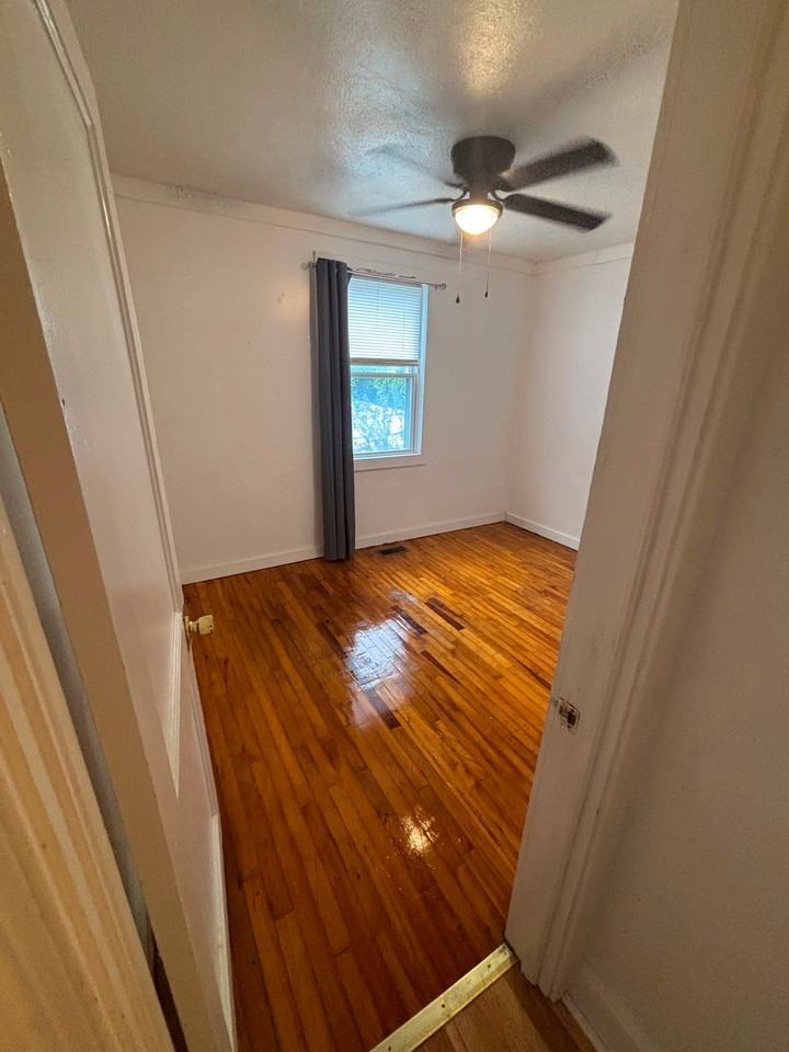 916 Carol St - Photo 7 of 8