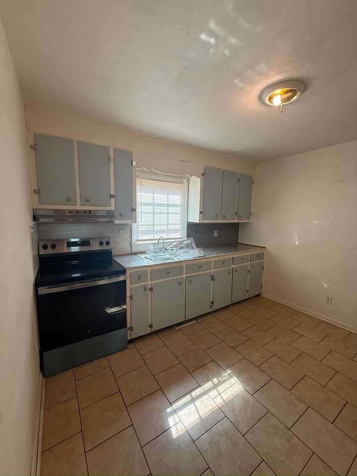 809 Olympia St - Photo 2 of 10