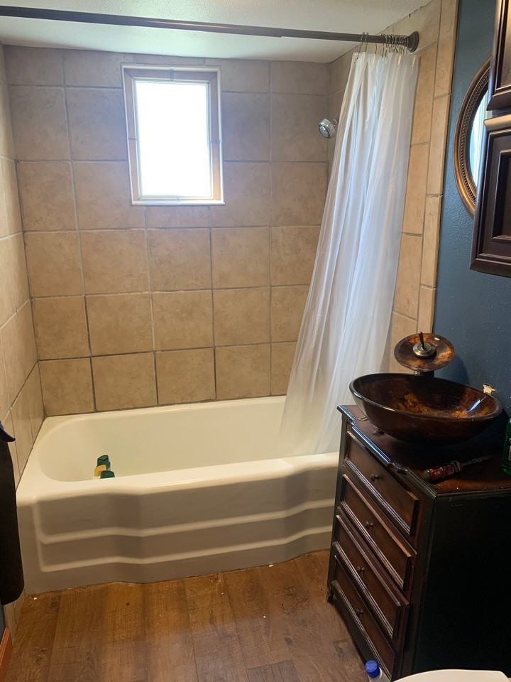 2400 E 10th St #1 - Photo 3 of 18