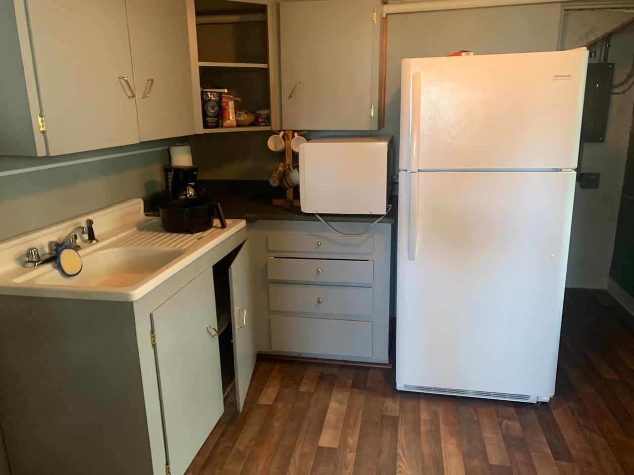 2400 E 10th St #1 - Photo 4 of 18