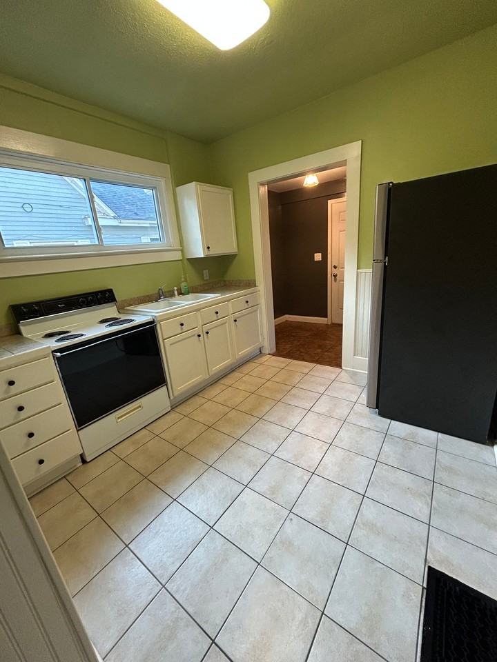 1209 Governor St - Photo 4 of 14