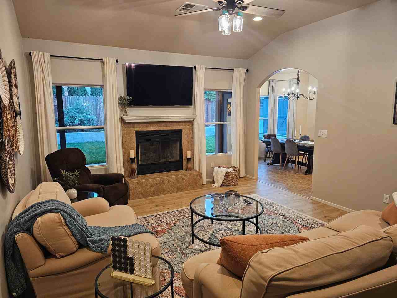1304 Tara Ct - Photo 3 of 20