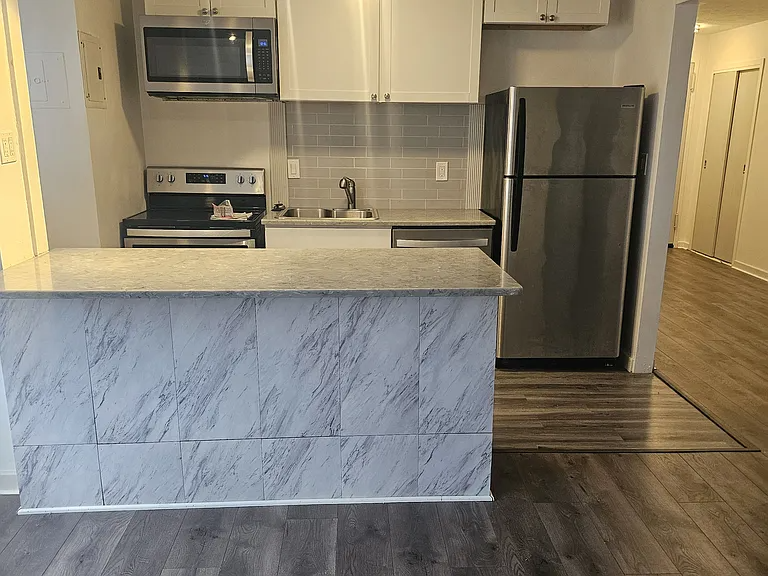 11720 Edgewater Dr #605 - Photo 4 of 12