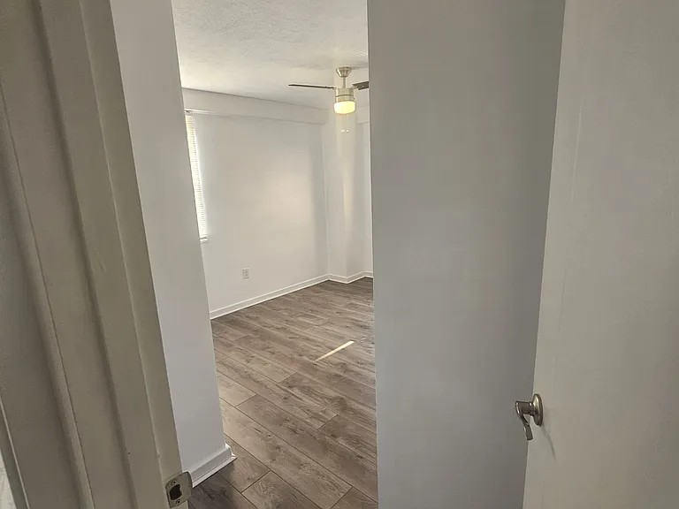 11720 Edgewater Dr #605 - Photo 6 of 12