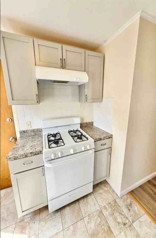 1336 Cranston St - Photo 2 of 14