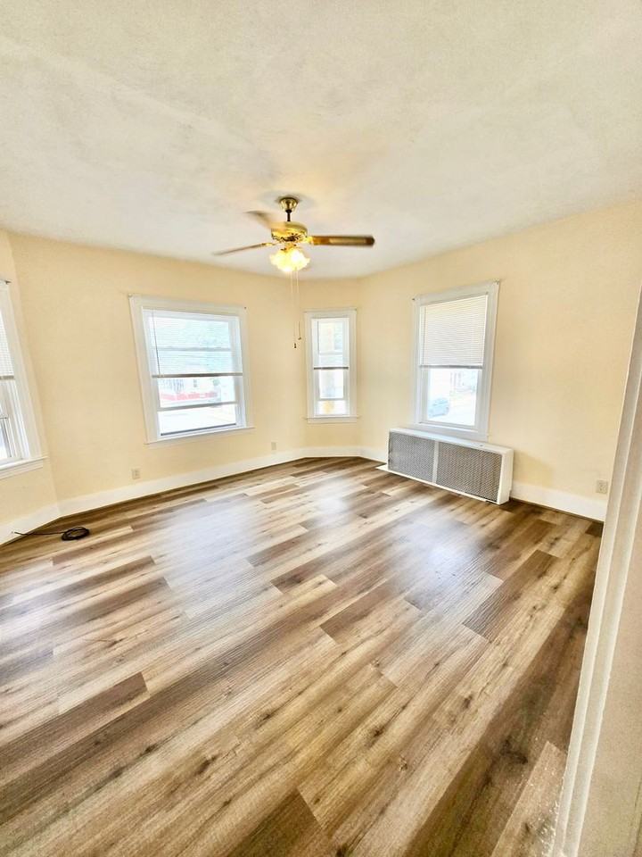 1336 Cranston St - Photo 6 of 14