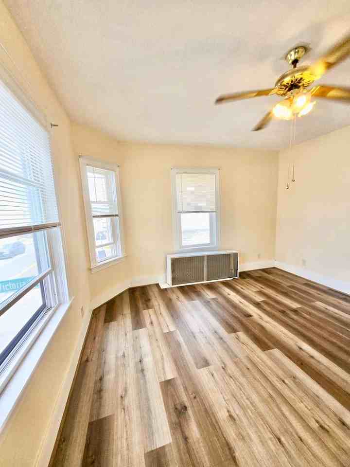 1336 Cranston St - Photo 7 of 14