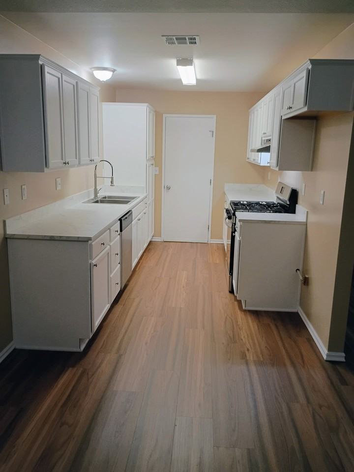 41315 Sequoia Ln - Photo 2 of 31
