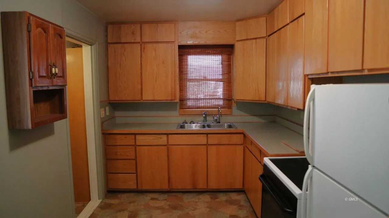 402 E Grant Ave - Photo 2 of 15