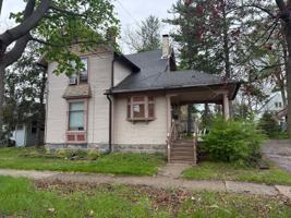 featured image of 512 W Ionia St #B