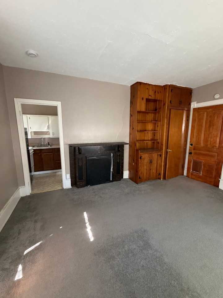 512 W Ionia St #B - Photo 4 of 11