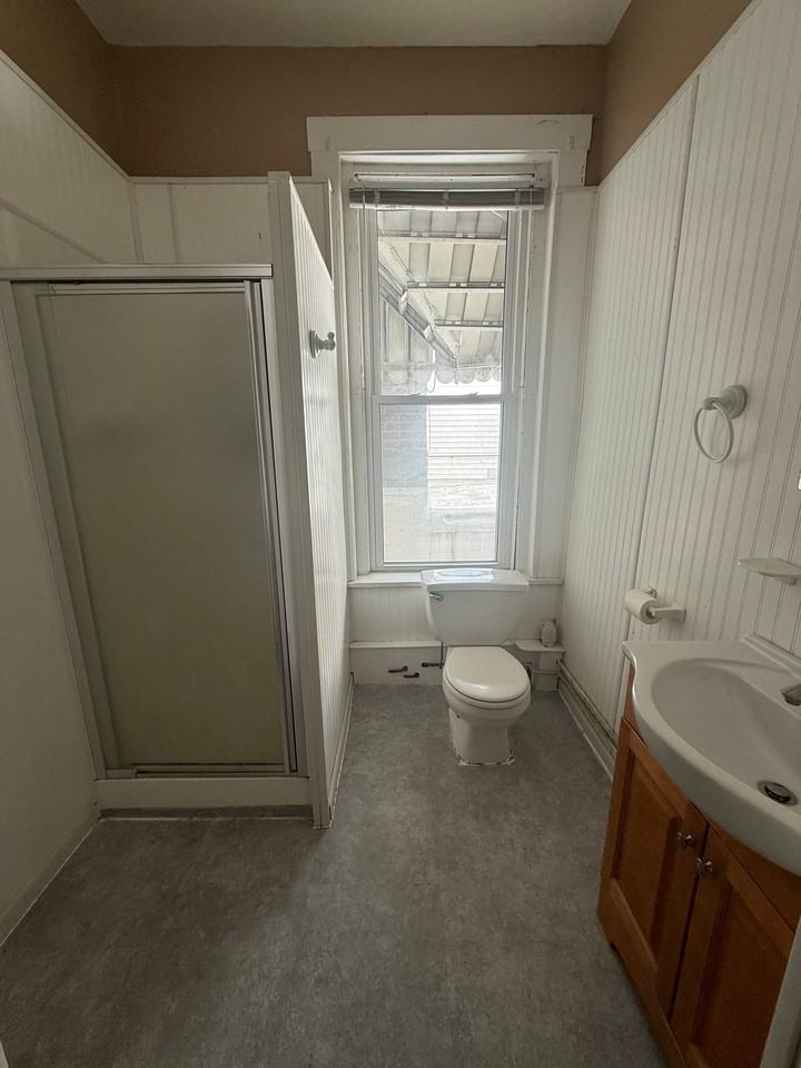 415 1/2 E 4th St - Photo 2 of 9