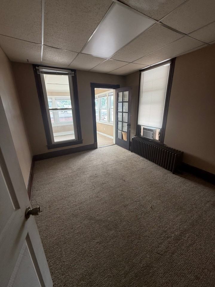 415 1/2 E 4th St - Photo 5 of 9