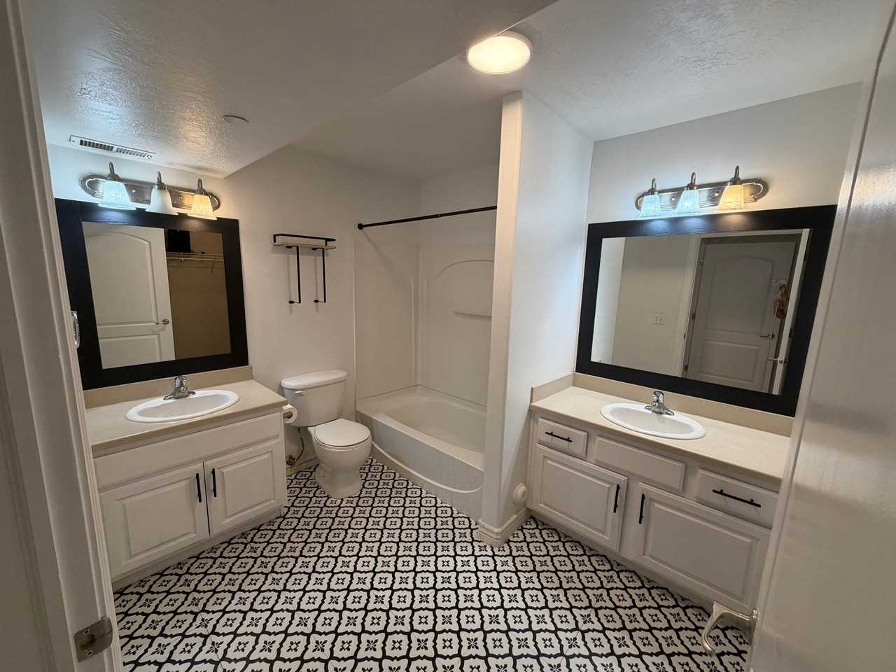372 Sw #104 - Photo 2 of 13