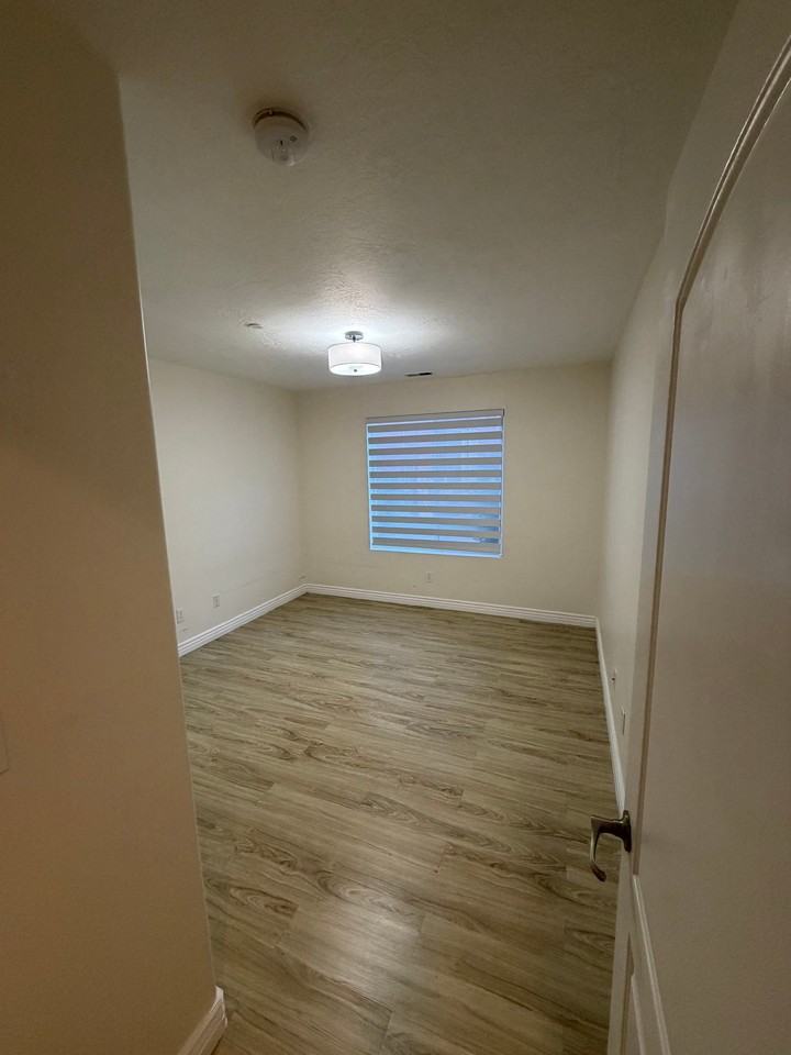 372 Sw #104 - Photo 3 of 13