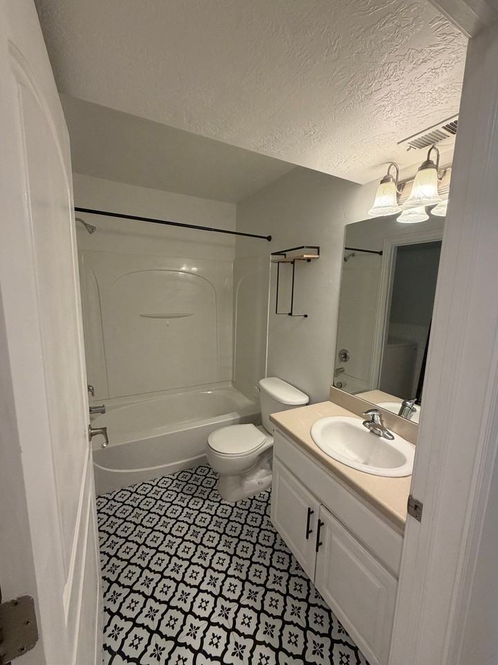 372 Sw #104 - Photo 5 of 13