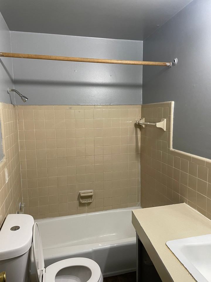 929 W Genesee St #2 - Photo 7 of 13