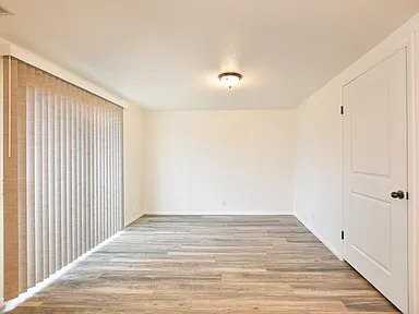 2211 Ne #4 - Photo 3 of 6