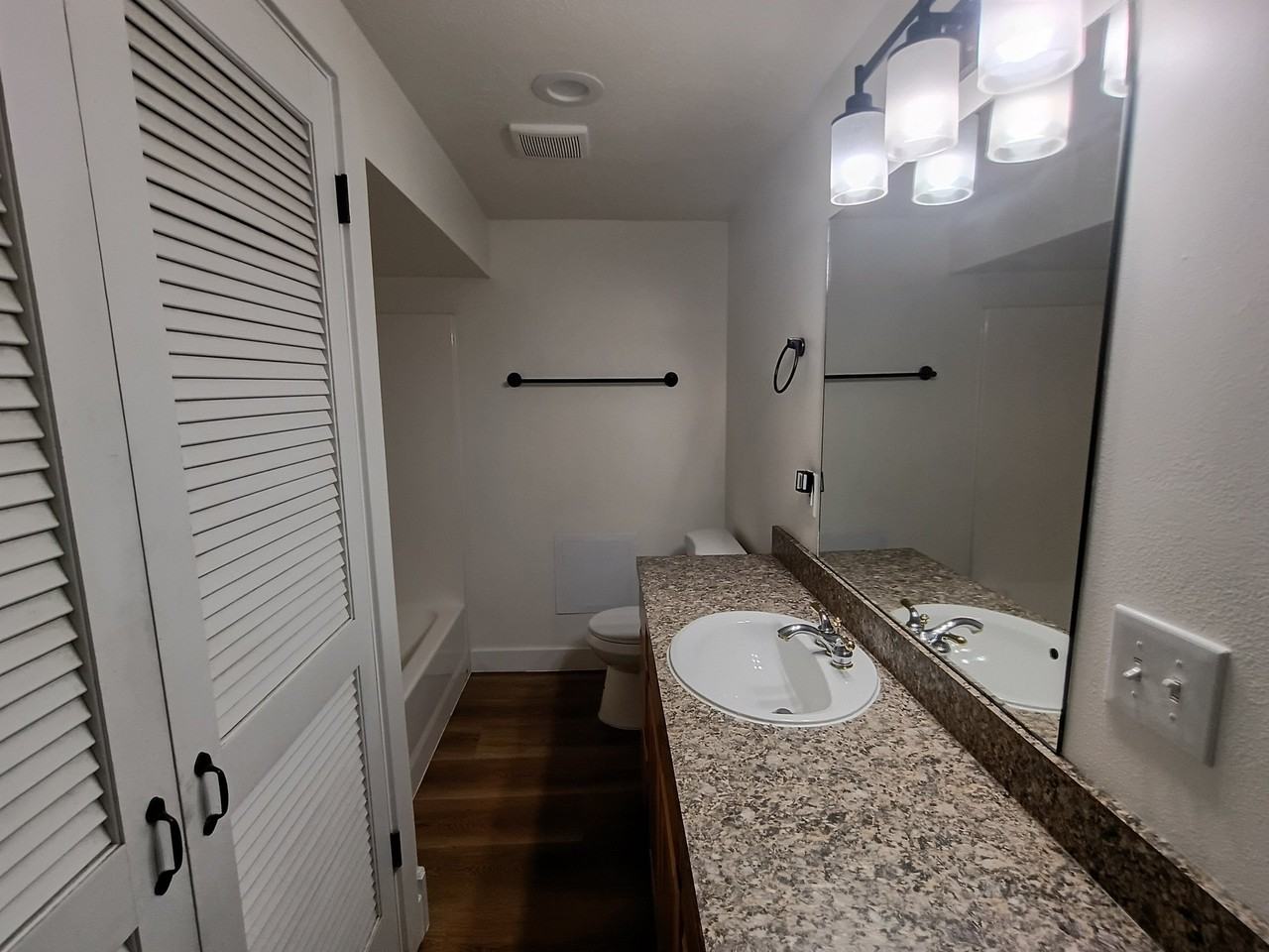 2211 Ne #4 - Photo 4 of 6