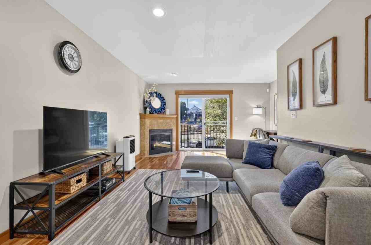9237 17th Ave Sw #B - Photo 7 of 50