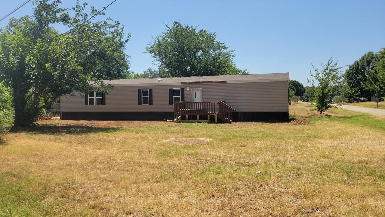 5527 Lake View Dr - Photo 2 of 11