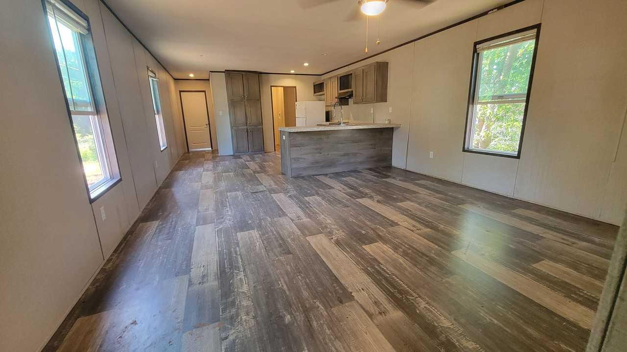 5527 Lake View Dr - Photo 3 of 11