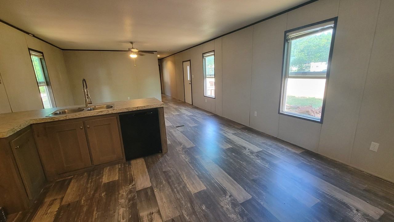 5527 Lake View Dr - Photo 4 of 11