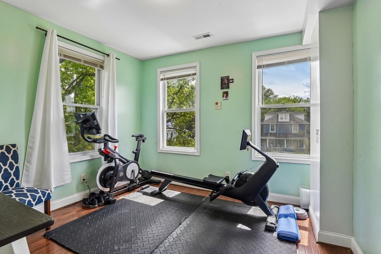 2700 Hamilton Ave - Photo 5 of 10